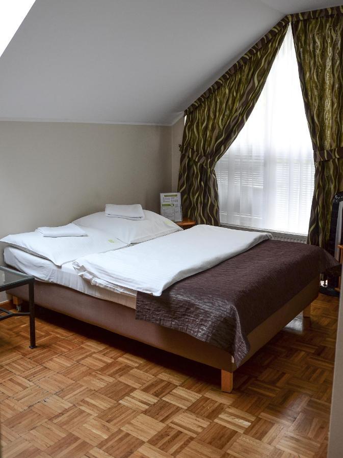 Pokoje Hotelowe Azyl Kąty Wrocławskie 外观 照片